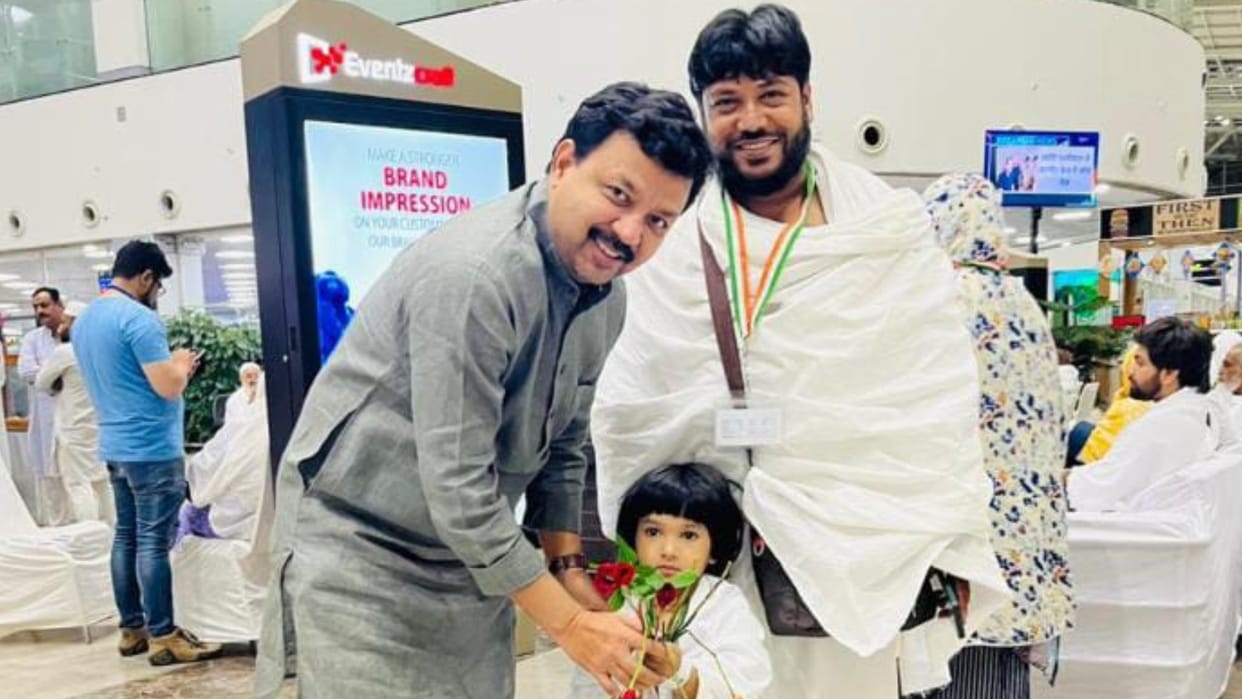 Haj Yatra: Another flight of devotion, Hajis from many districts left in the third and last flight of state