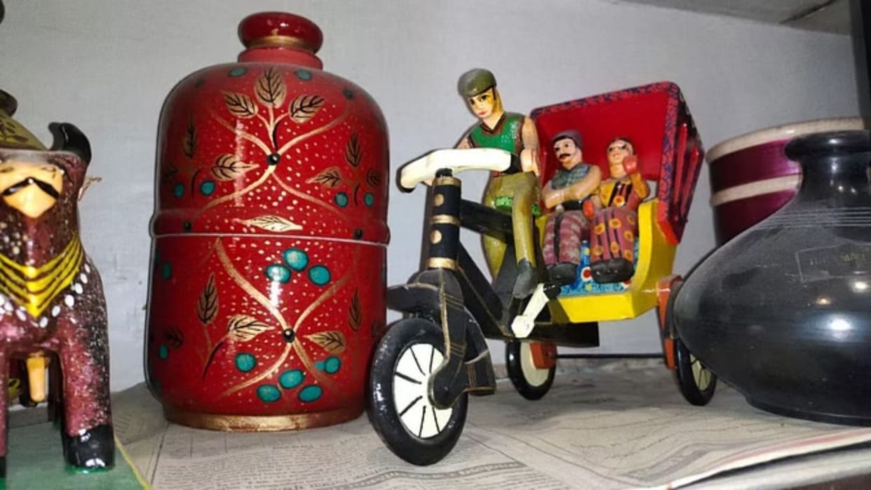 many handicraftsmen of Kashi not able make toys due to lack of wood