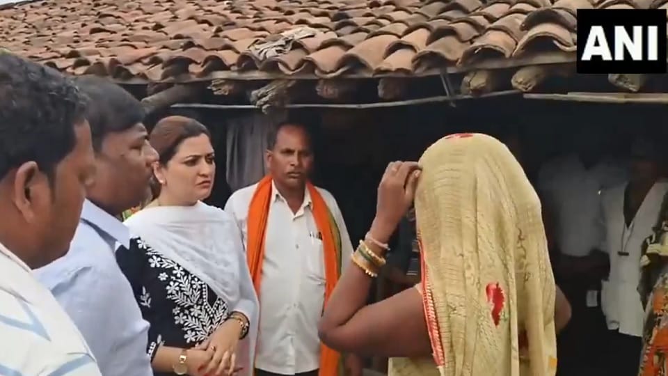 Kawardha road accident BJP MLA Bhavna Bohra reached to meet the families of the deceased
