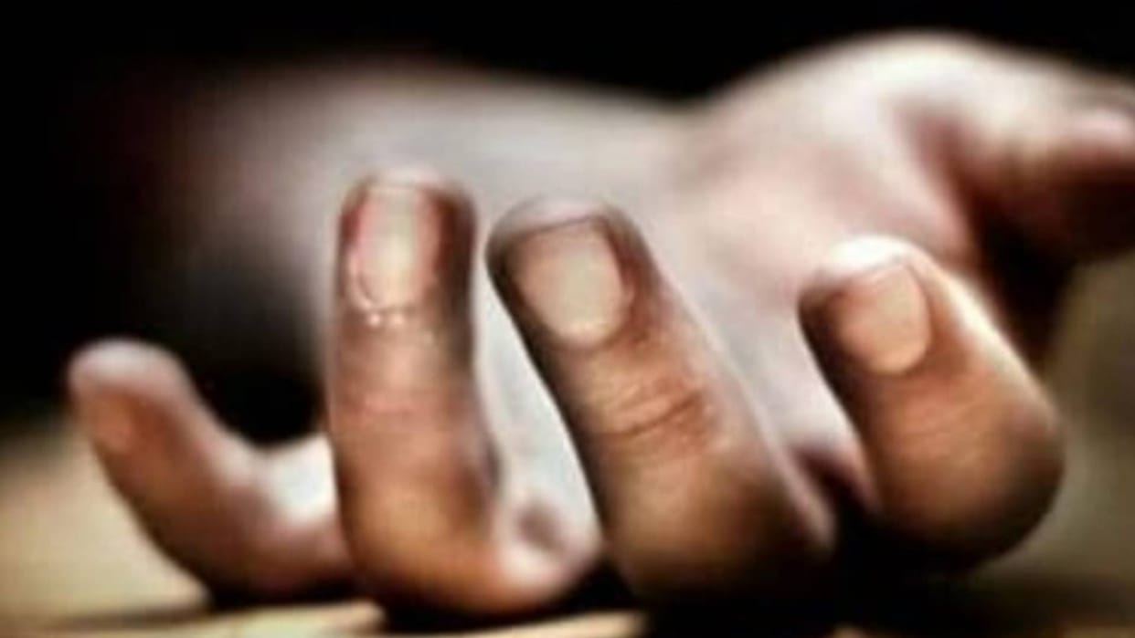 Ujjain News one who died of electrocution during shed construction was only earning person in family