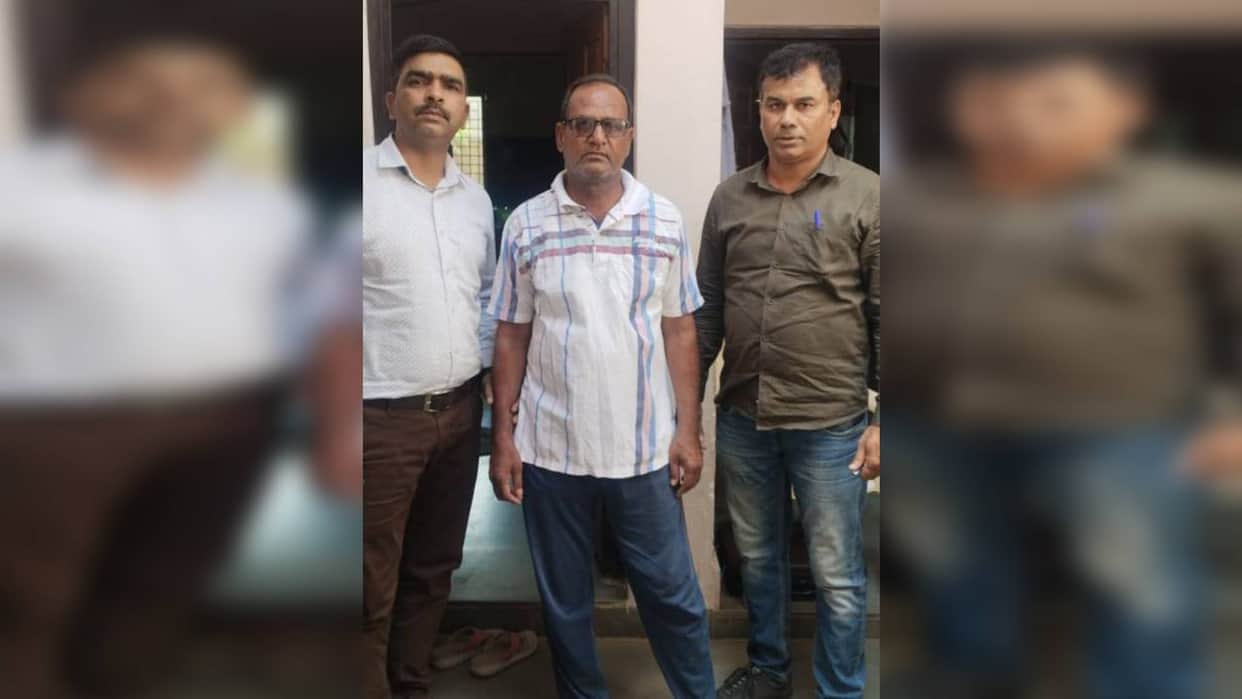 Rajgarh Lokayukta arrested engineer of Janpad Panchayat who was demanding bribe in exchange of assessment