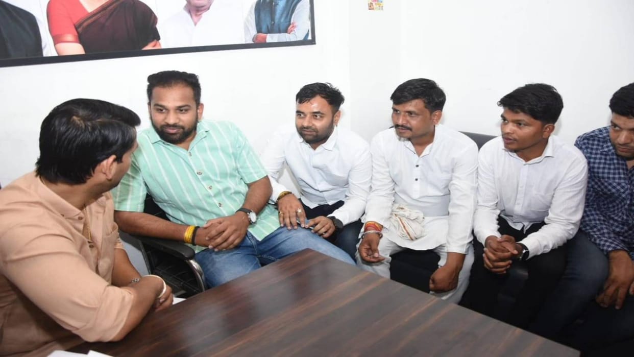 MP Congress Youth Congress State President had one-to-one discussion with the officials