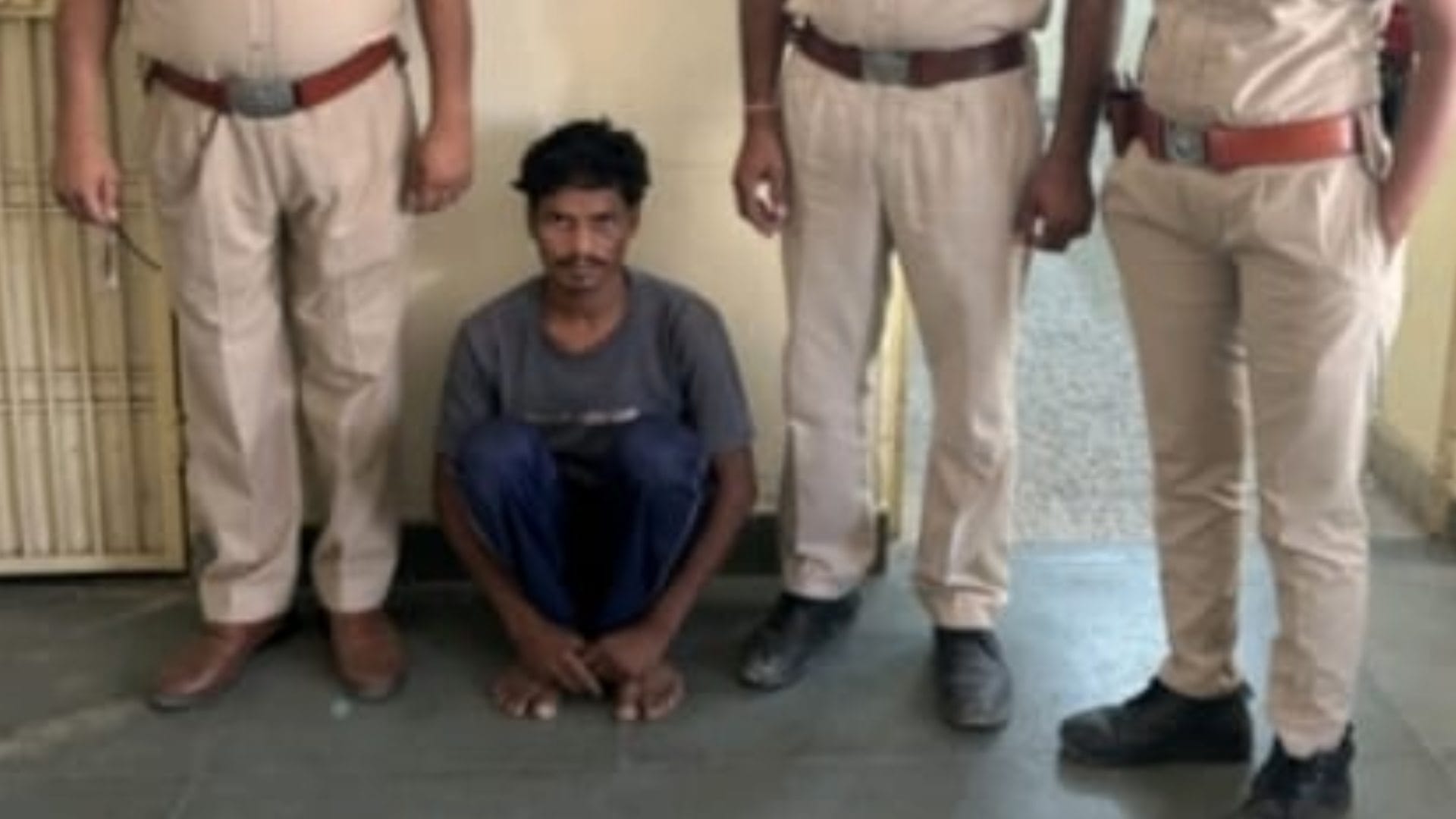 पुलिस की गिरफ्त में आरोपी