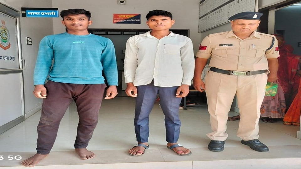 पुलिस की गिरफ्त में आरोपी