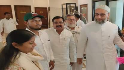 प्रयागराज पहुचे असदुद्दीन ओवैसी।