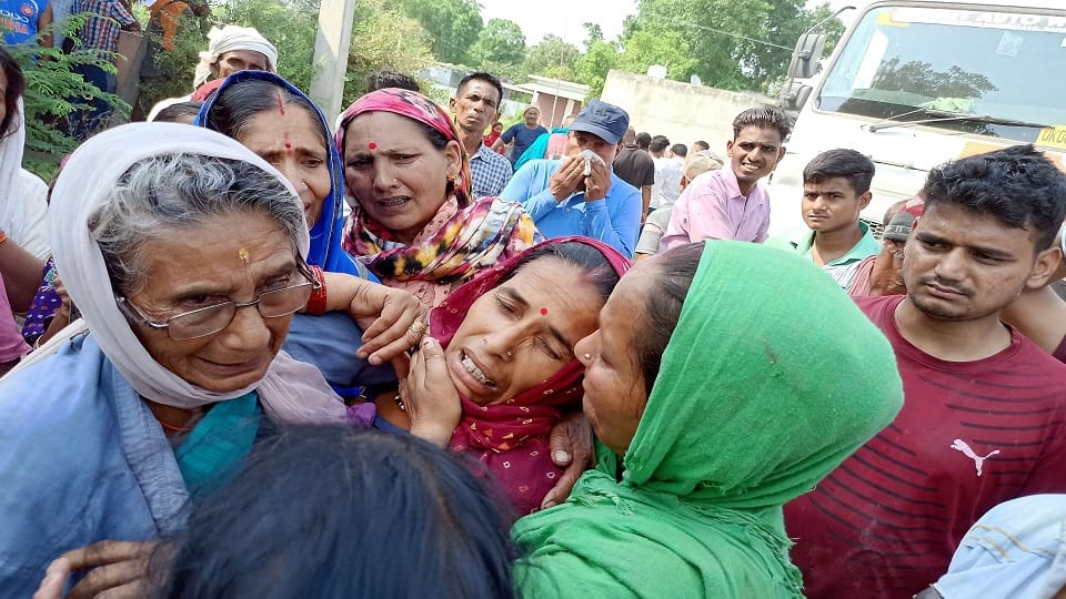 Dumper hits a man riding a bike in Gularbhoj Udham singh nagar