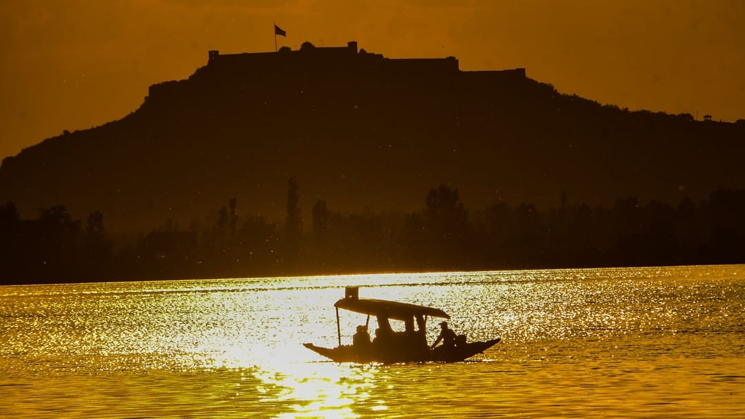 tourism in jammu kashmir Work From Hills trend increase in Professionals in Jammu Kashmir