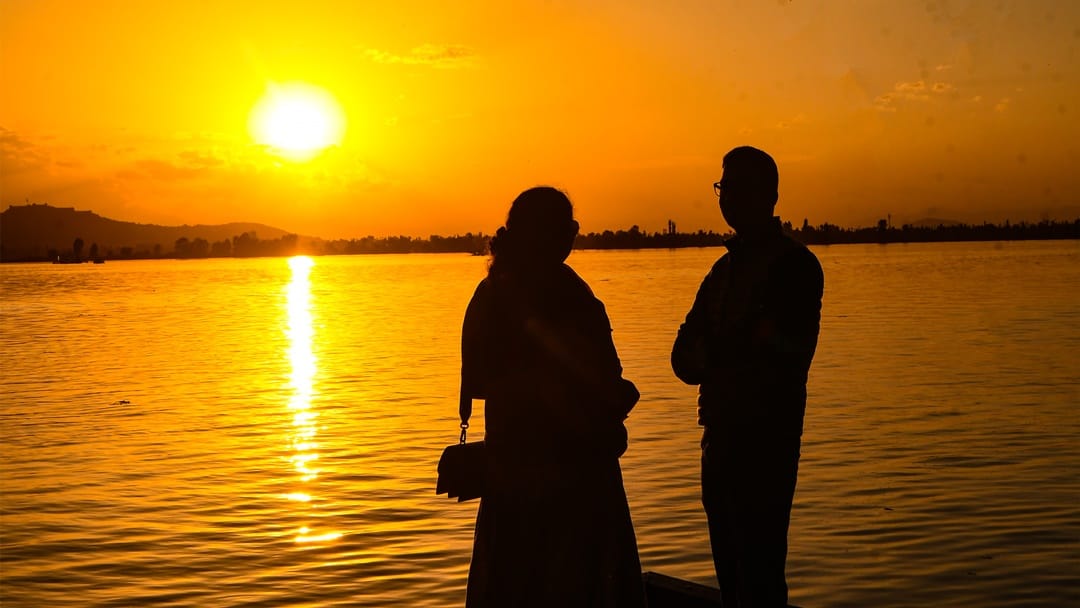tourism in jammu kashmir Work From Hills trend increase in Professionals in Jammu Kashmir