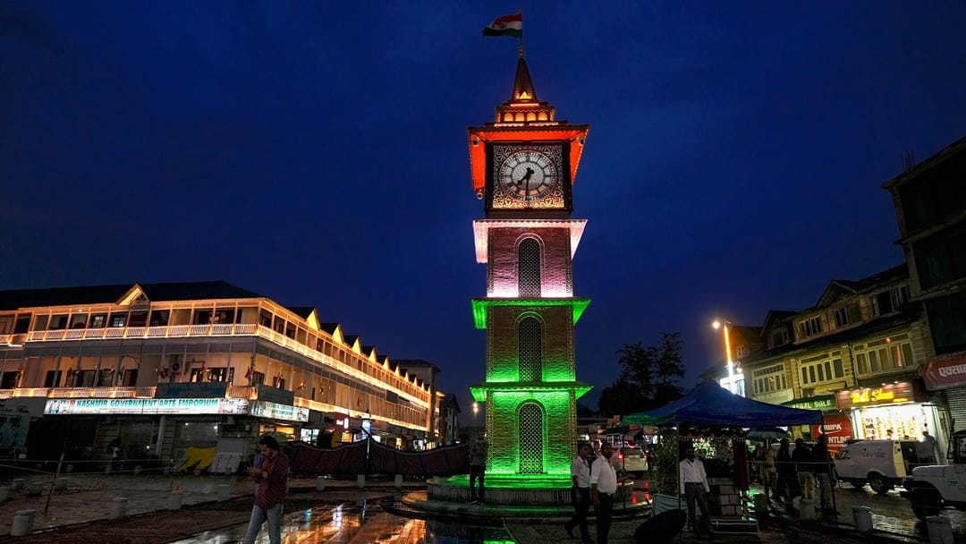 jammu kashmir Srinagar Lal Chowk recieved heavy tourists footfalls said There is no fear in valley