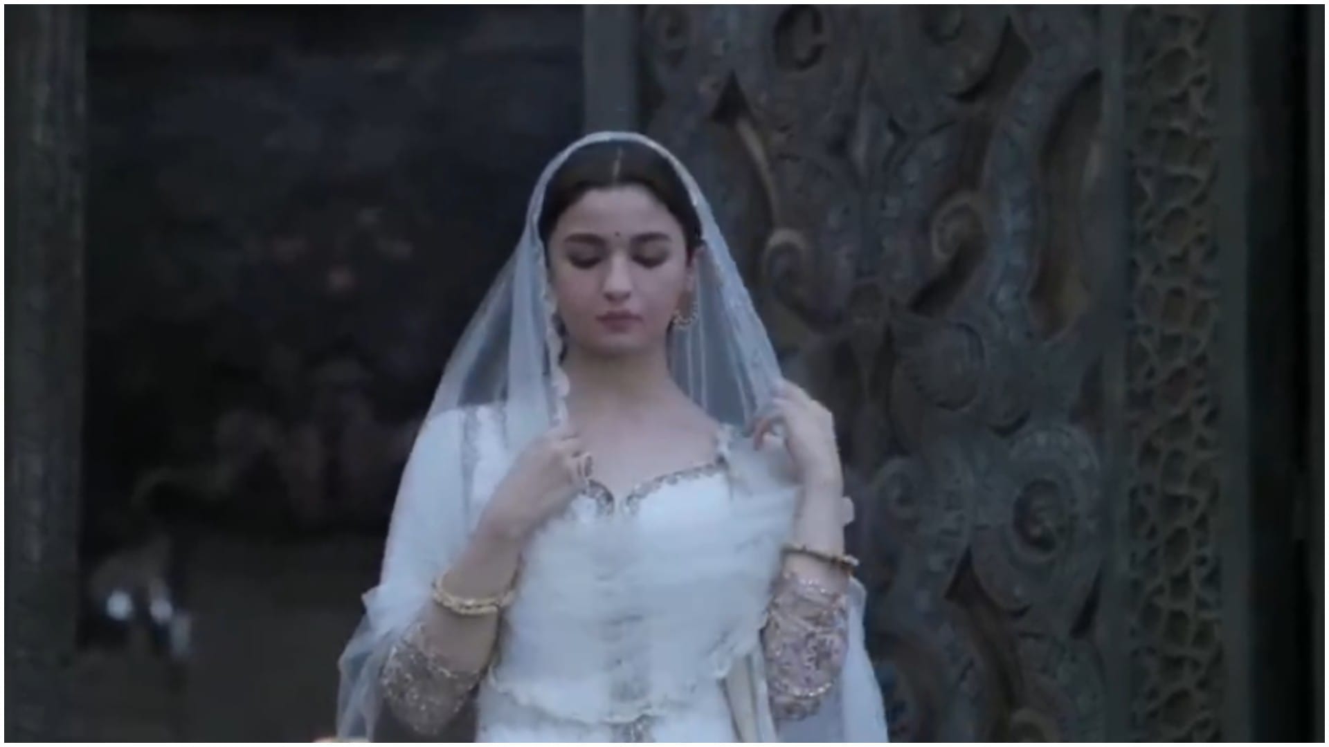 Academy lauds Alia Bhatt Madhuri Dixit Sonakshi Sinha Varun Dhawan Film Kalank Song Ghar More Pardesiya
