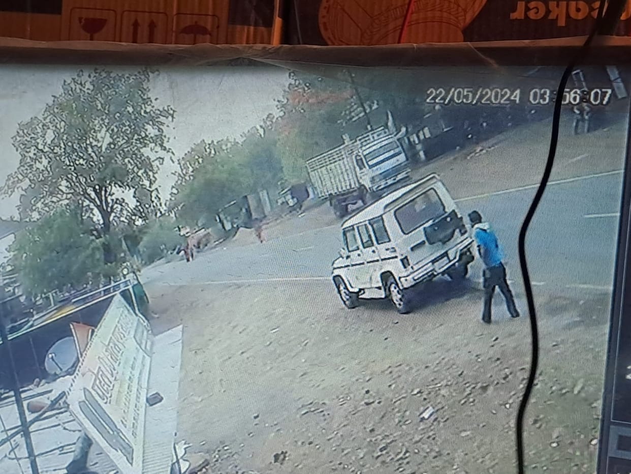 Sagar: High speed Bolero hits female professor, throws her 40 feet away, fear of attack