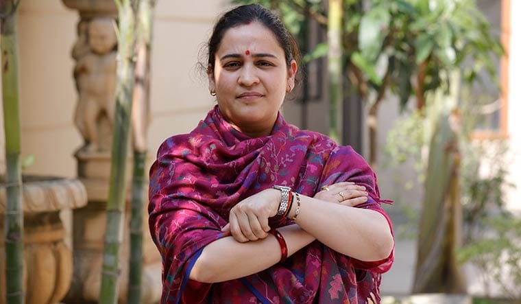 UP: Aparna Yadav will hold a road show today against brother-in-law Dharmendra Yadav, film star Sunil Shetty m