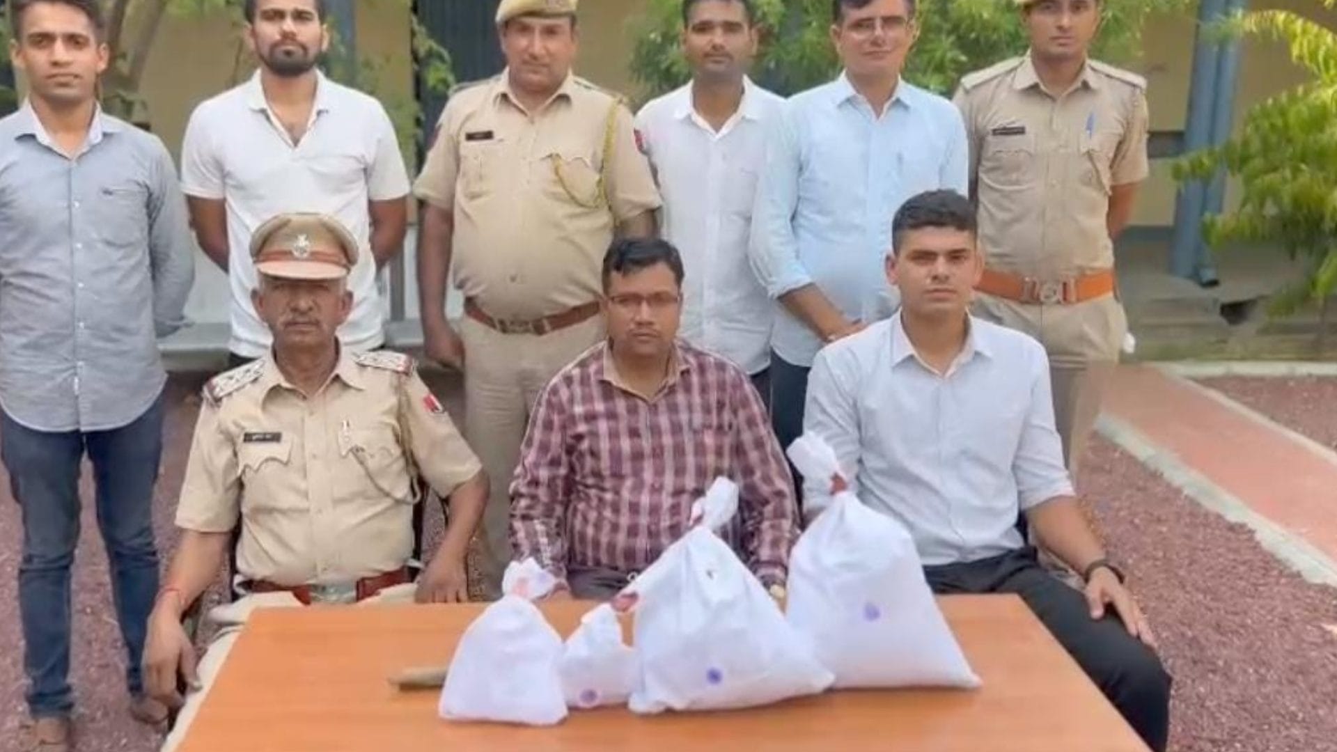 अवैध मादक पदार्थों की तस्करी पर पुलिस का शिकंजा
