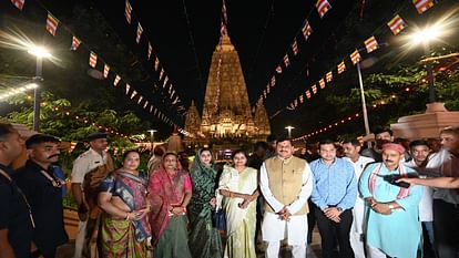 Bihar News: CM Mohan Yadav reached Bodhgaya with his family, worshiped Lord Buddha in Mahabodhi temple