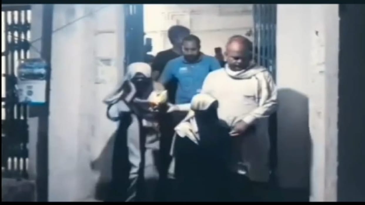 Darbhanga News: Attackers chased away fake voters from the police station, police station incharge suspended