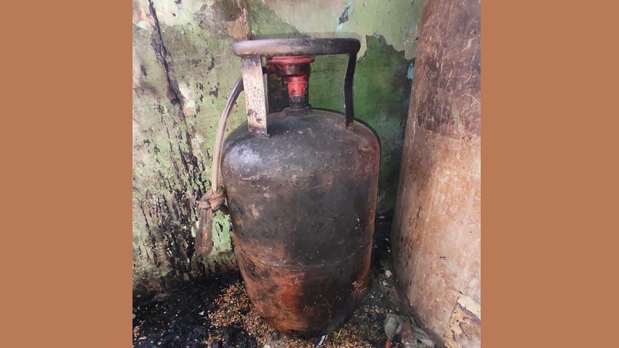 Fire broke out in house in Dhani Chang in Bhiwani due to gas cylinder leakage, household items burnt