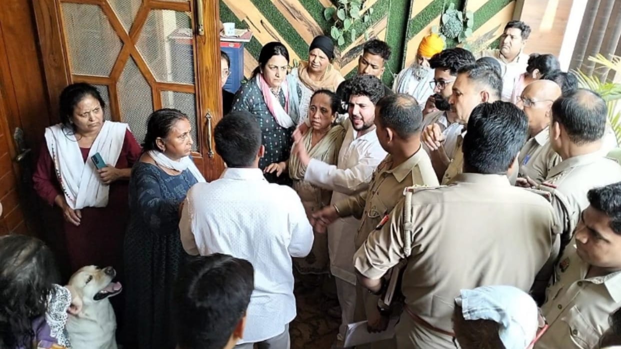 Breaking: After being scolded by the principal, the student committed suicide by hanging herself at home
