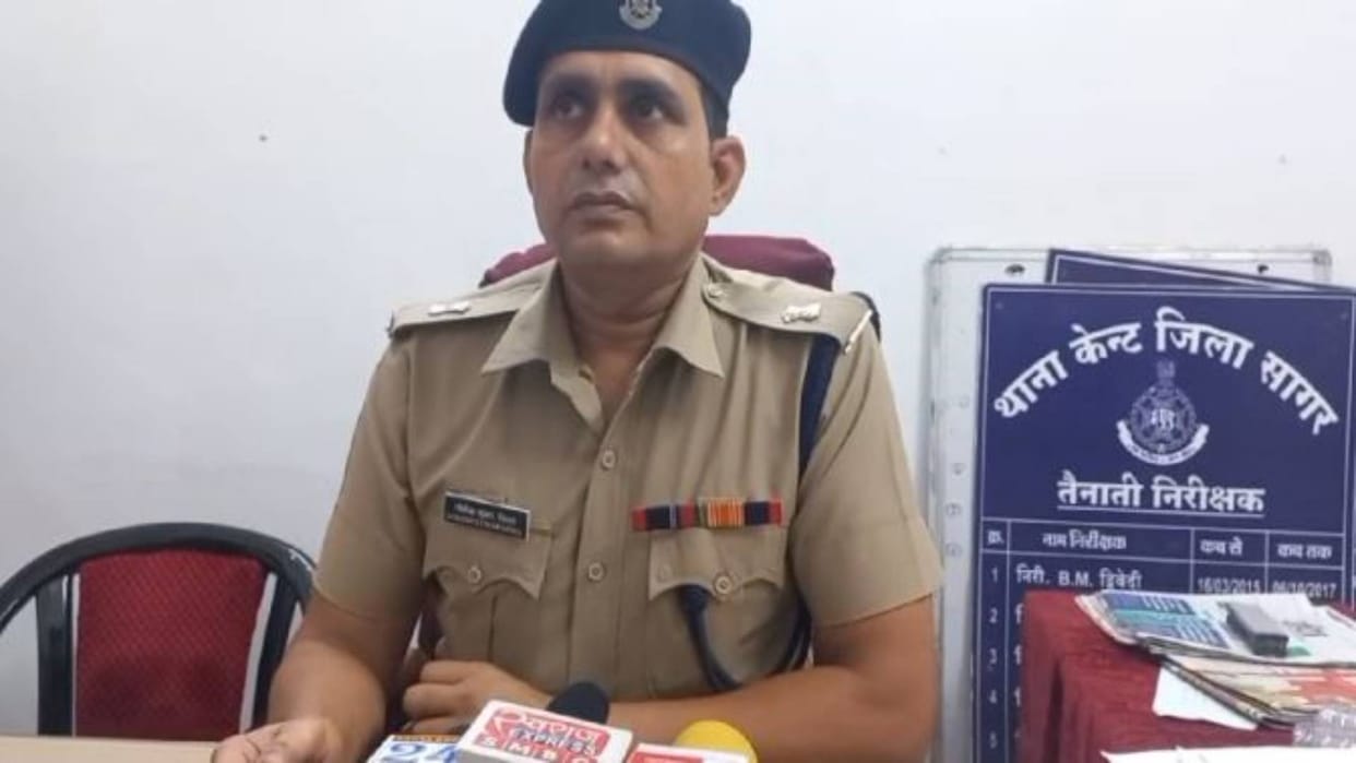 Sagar Attack on leader son for stopping him from drinking liquor in front of house