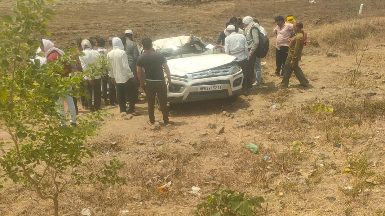 Rajgarh Road Accident Speeding car overturned in Sarangpur three people died