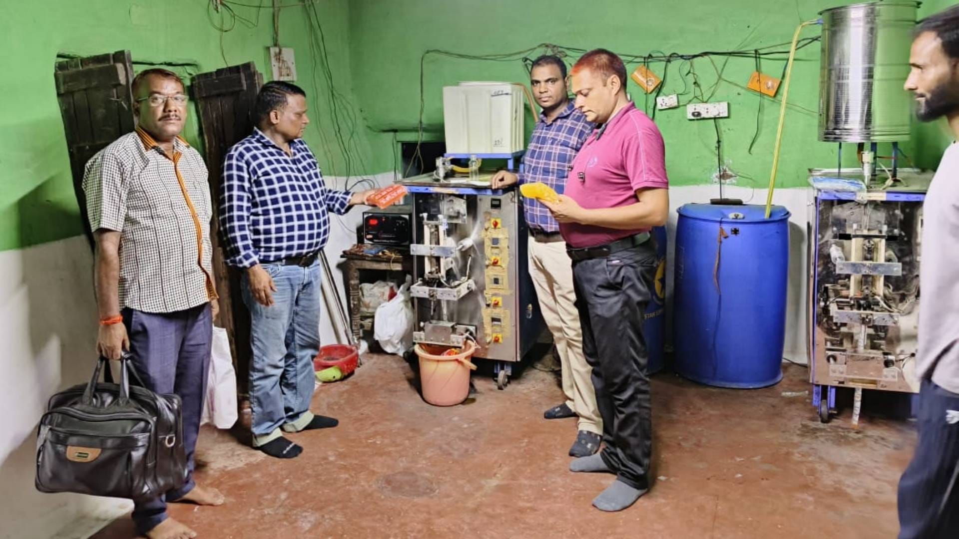 कोल्ड ड्रिंक फैक्ट्री सील