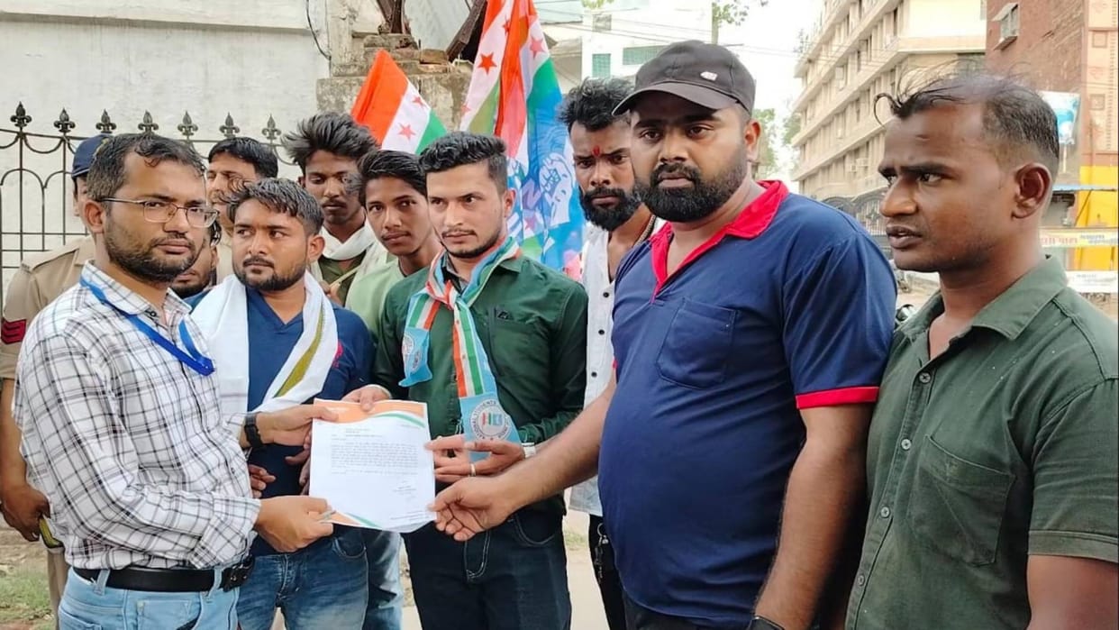 Katni NSUI burnt effigy of MP CBI on nursing scam submitted memorandum