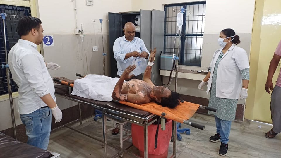 Youth burnt by electrical wires after climbing on roof of goods train in kichha