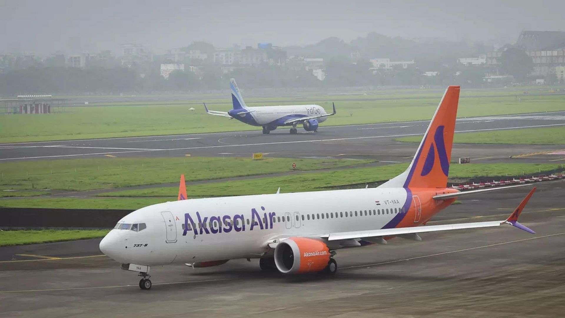 Eleven flights delayed due to fog Pilots troubled poor visibility landing place in afternoon