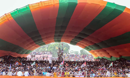 Lok Sabha Election : सीएम योगी आदित्यनाथ का हेलीकॉप्टर रास्ता भटका, चुनावी सभा को संबोधित करने आ रहे थे बिहार Lok Sabha Election: CM Yogi Adityanath's helicopter lost its way, was coming to East Champaran