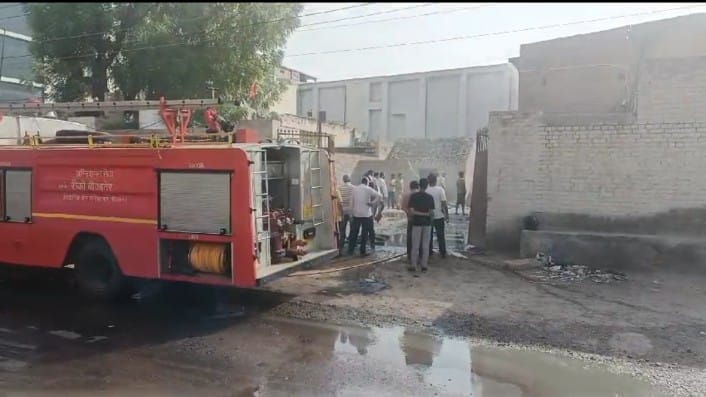 बीकानेर में ट्रांसपोर्ट कंपनी में आग लग गई।