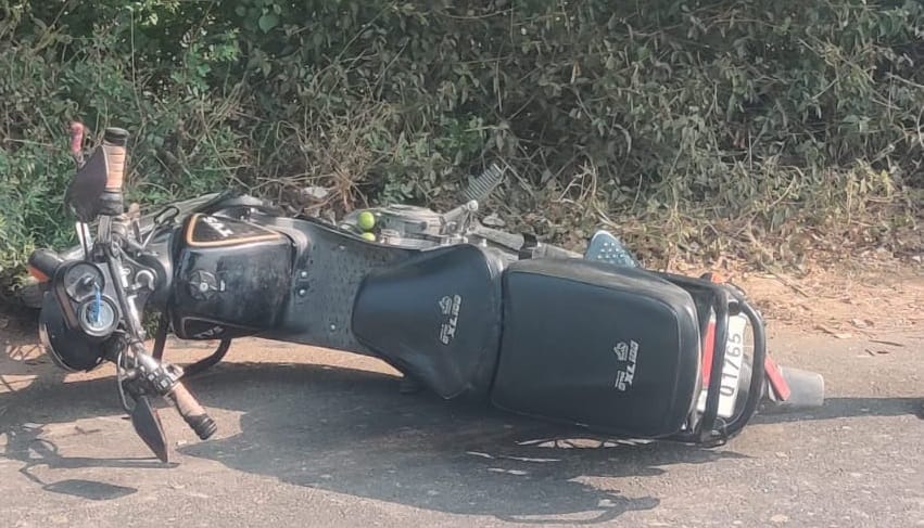 Tragic accident in Hardoi, Pickup hits Scooty, three people die, Police busy in identification