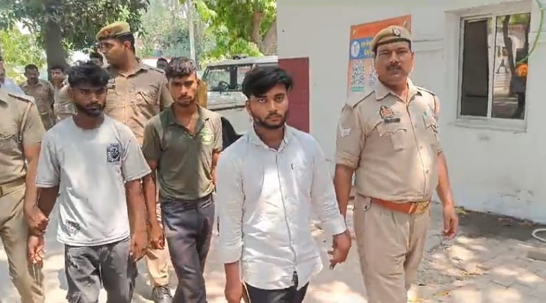 Mobile was to be given as a gift to girlfriend, robbery from a female moneylender, three arrested