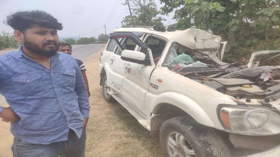 Chhattisgarh News Rajesh resident of Ramanujganj died in a road accident in Uttar Pradesh