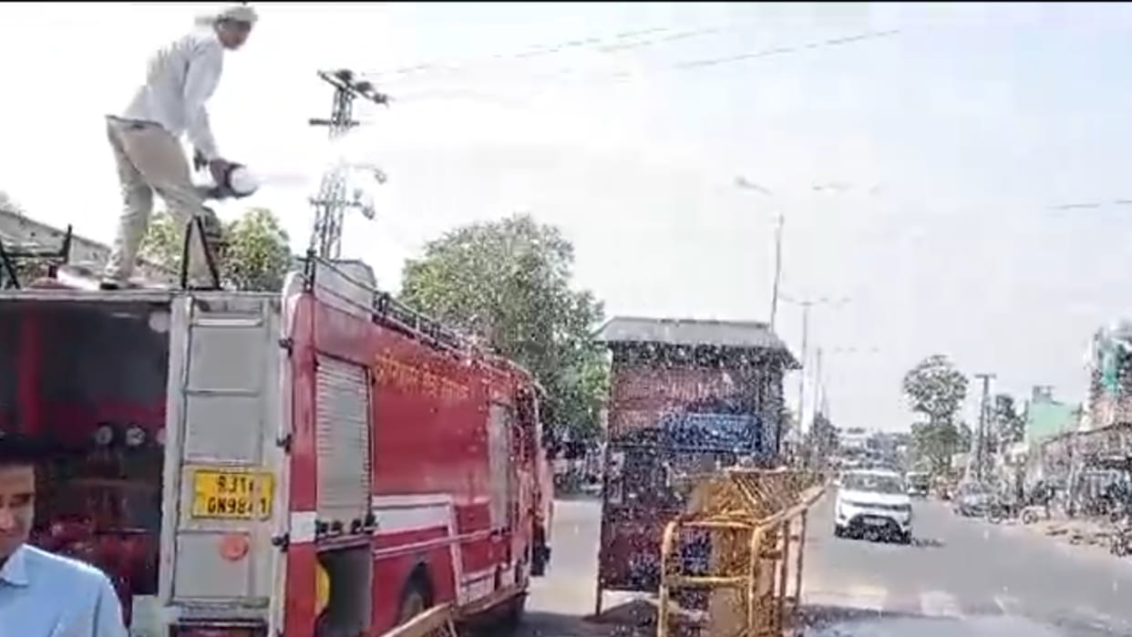 Karauli News: Karauli extremely hot on the first day of Nautapa, water sprinkled on roads to protect from sun