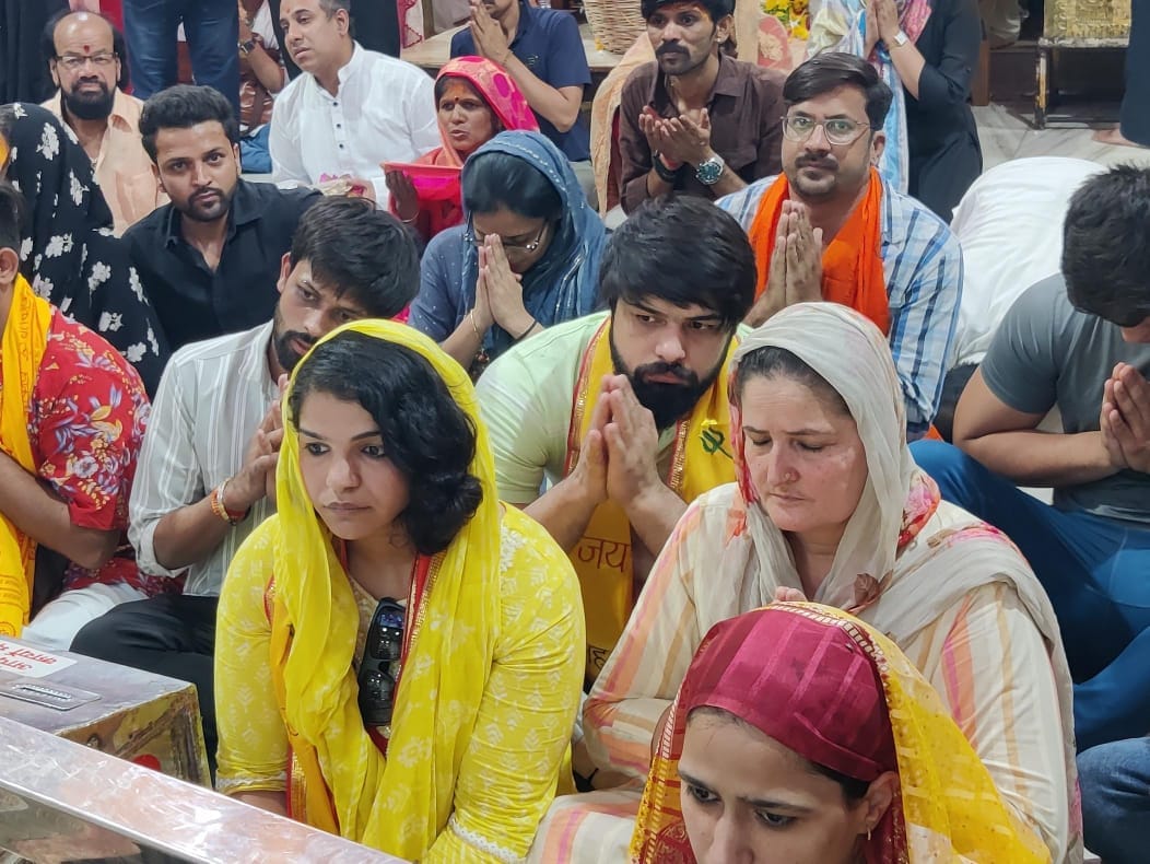 Ujjain: Sakshi and Satyavrat, who won the Olympic medal for India, reached Mahakal