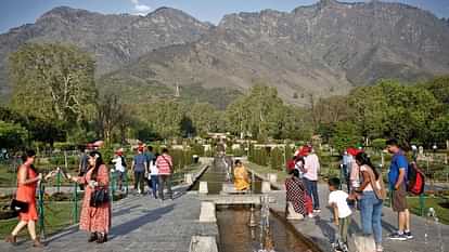 Chances of rain and snowfall at some places in Jammu and Kashmir