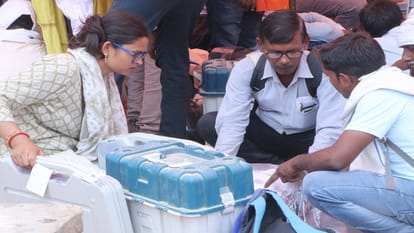 Grand festival of democracy: Voting for Pratapgarh Lok Sabha seat on Saturday, vehicles will remain two hundre