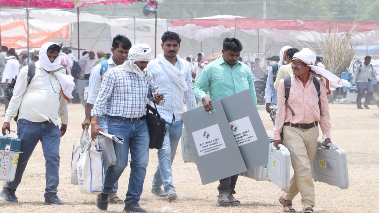 Grand festival of democracy: Voting for Pratapgarh Lok Sabha seat on Saturday, vehicles will remain two hundre