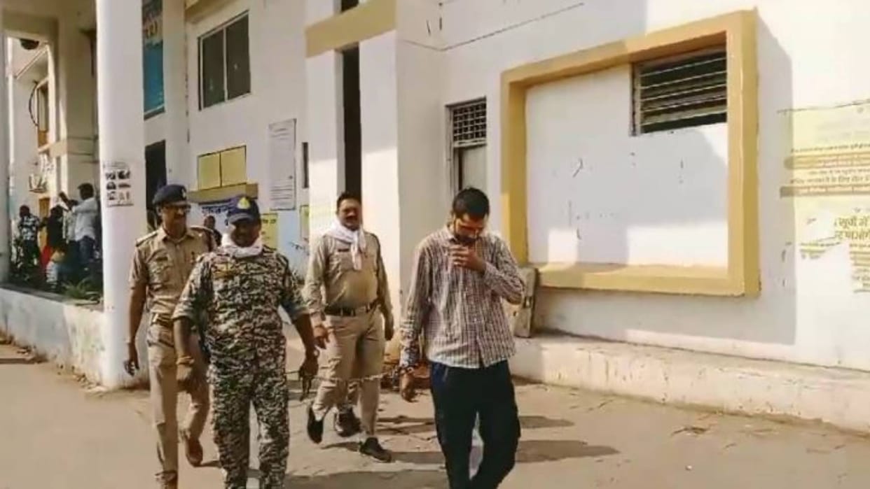 Chhatarpur Main accused in BSP leader Mahendra Gupta murder case arrested SP announced reward of 90 thousand