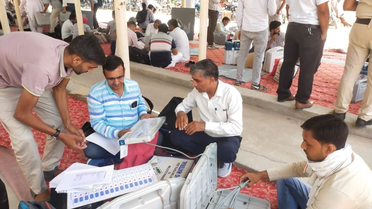 Haryana Lok Sabha elections: 688 polling parties left for polling stations in Fatehabad
