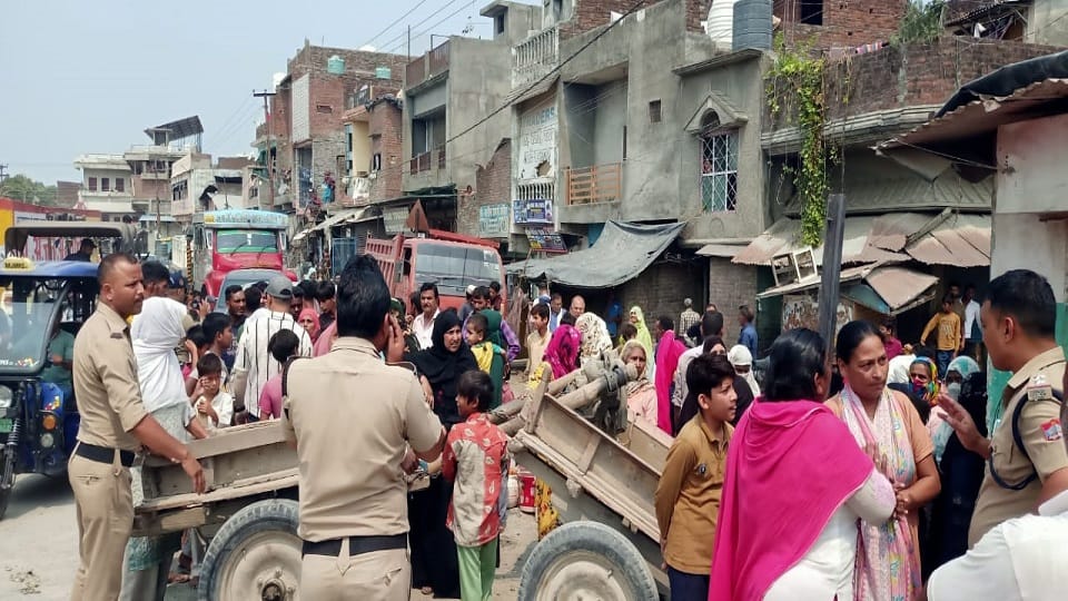 Women angry over drinking water crisis stopped movement in haldwani