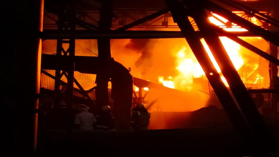 A massive fire broke out in the steel factory of Talanagari in Aligarh