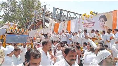 Ujjain: Madhavi Raje Scindia's Ashti Kalash Yatra reached Ujjain, immersion took place at Ramghat.