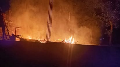 Supaul News: huge fire broke out in a coal businessman's house; fire brigade team arrived 1.5 hours after