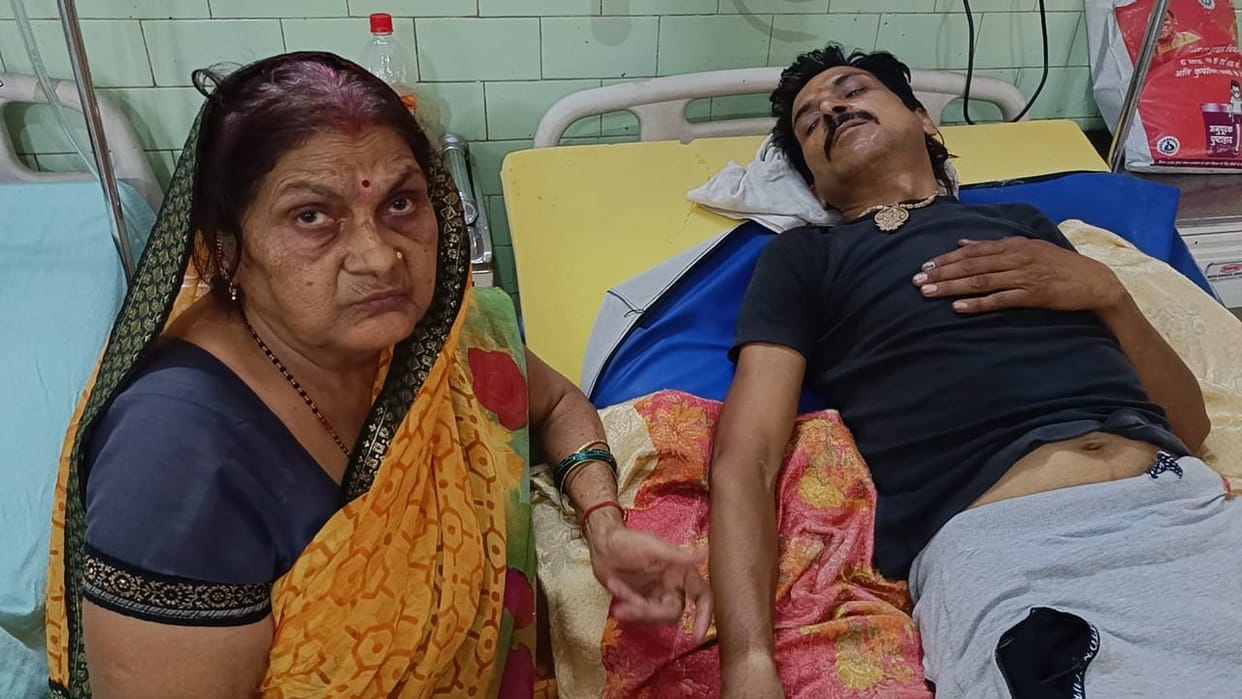 miscreants beat the young man brutally when he resists the robbery in Bareilly