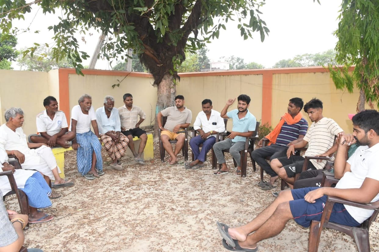 Lok Sabha Election Ground Report Azamgarh many problems discussions on issues but votes on caste