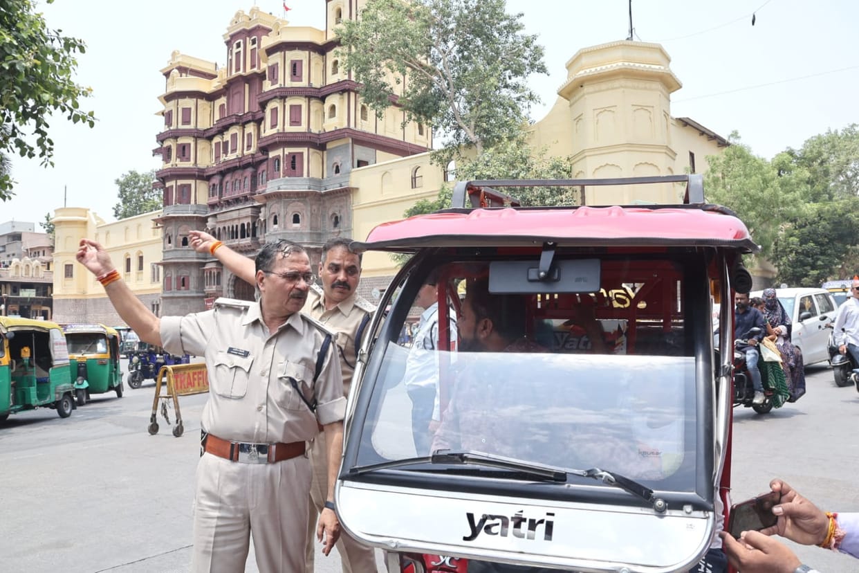 Indore: Told the traffic police personnel deployed at Rajwada - do not come from Monday.