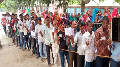Voting is taking place in Sant Kabir Nagar, Basti and Dumariyaganj under the sixth phase.