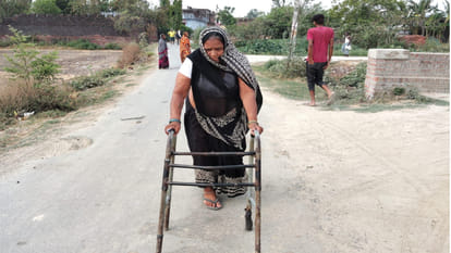 Voting is taking place in Sant Kabir Nagar, Basti and Dumariyaganj under the sixth phase.