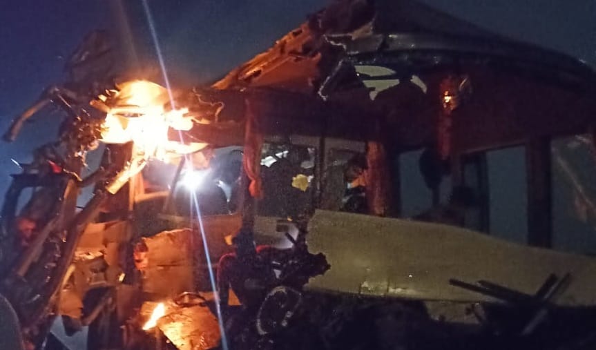 Etawah road accident, Sleeper bus collides with vehicle going ahead, driver burnt to death, 11 people injured