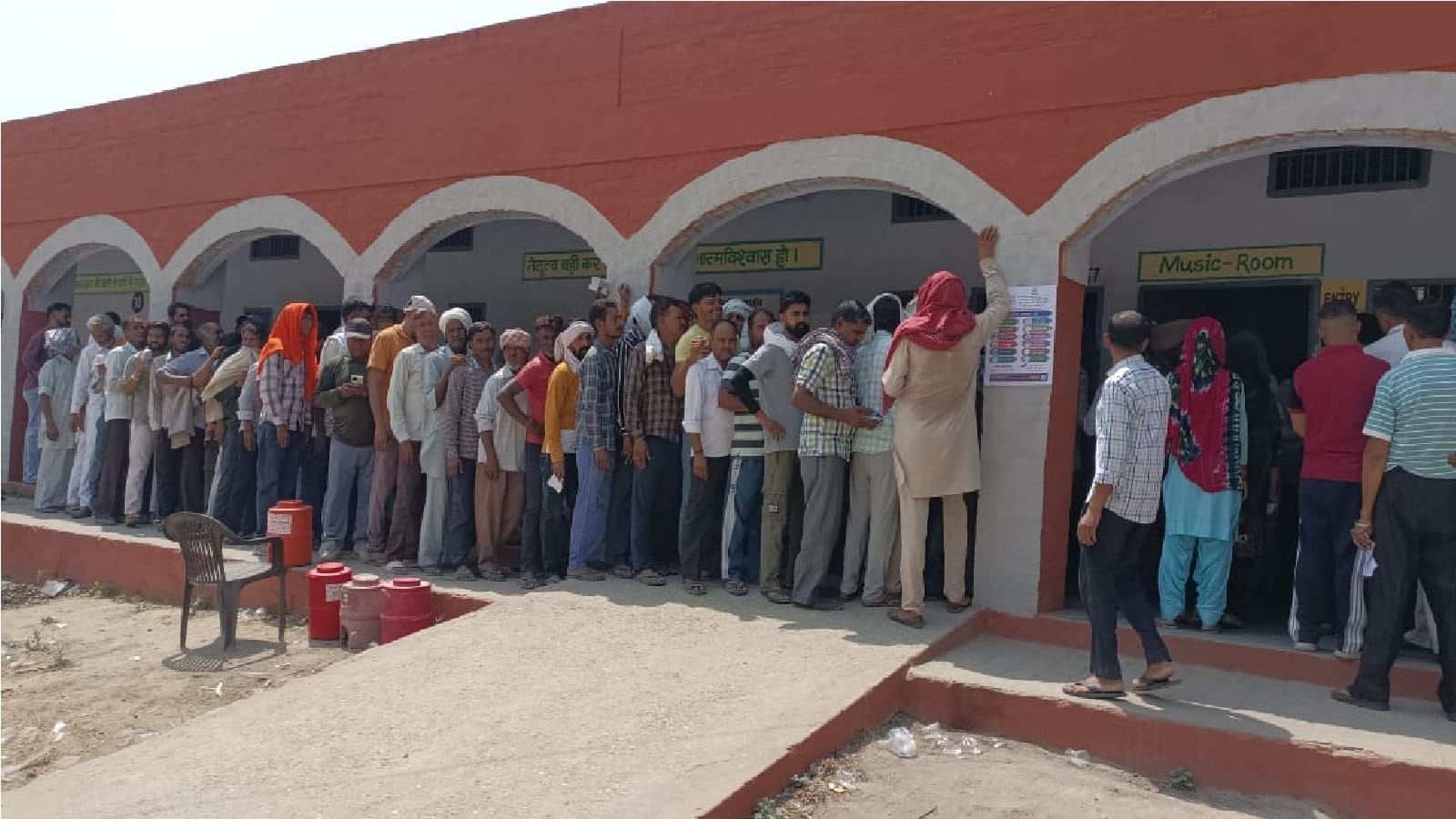 Haryana Lok Sabha Election Phase 6th Voting: Voters Cast Their Votes, Crossing Barrier of Passion and Illness